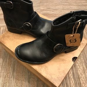 Born - Brand New Side Zip Black Leather Ankle Boots